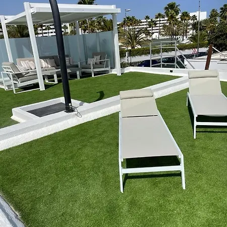 Club 14 Yumbo Luxury Villa