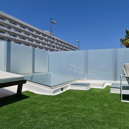 Club 14 Yumbo Luxury Villa